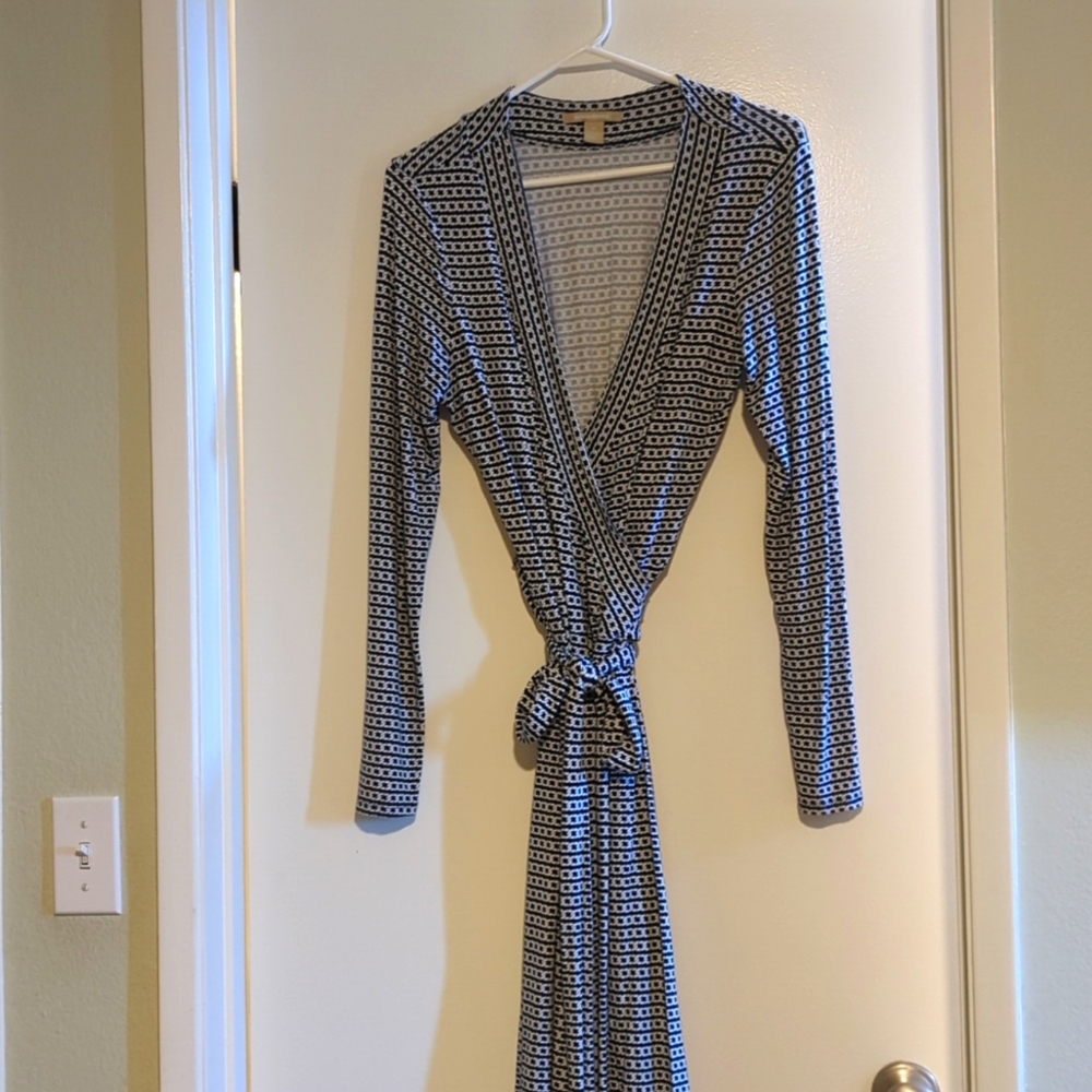 Banana Republic long sleeve wrap dress